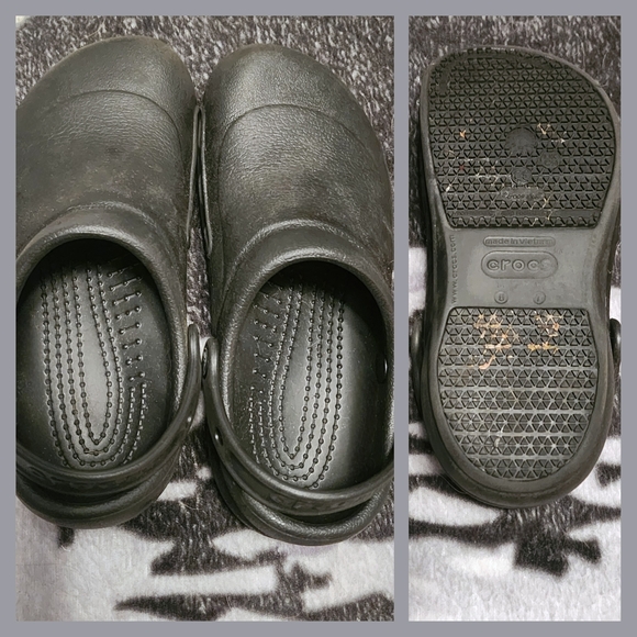 Crocs Black Clogs - Picture 1 of 1